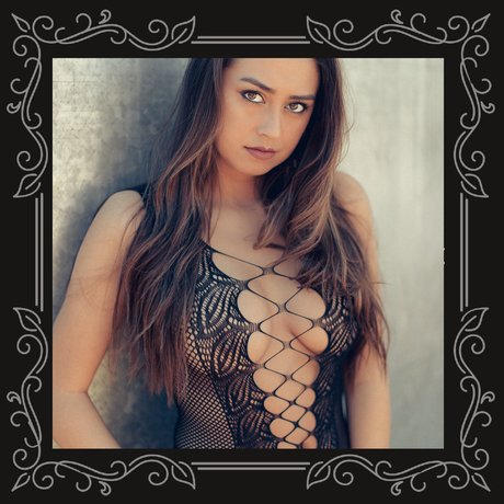 Erin Cahill star pretty pics