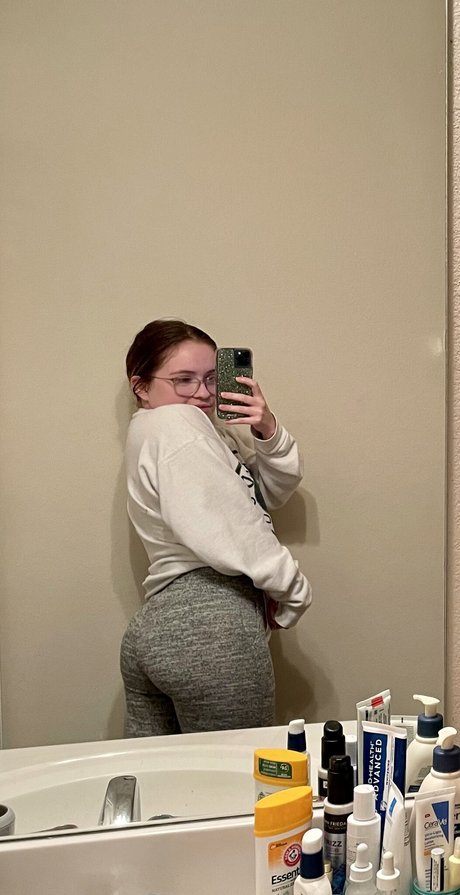 Danielle Delgado free star images