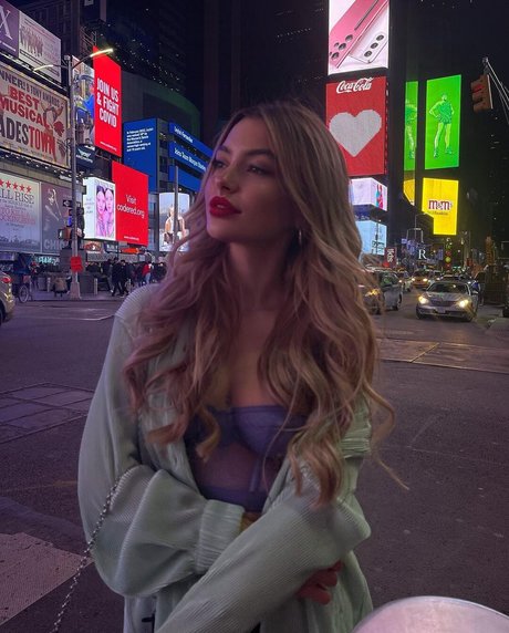 Linabmn model nudes photo