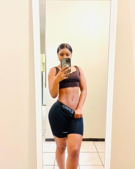 Sharon Gambu hot model images