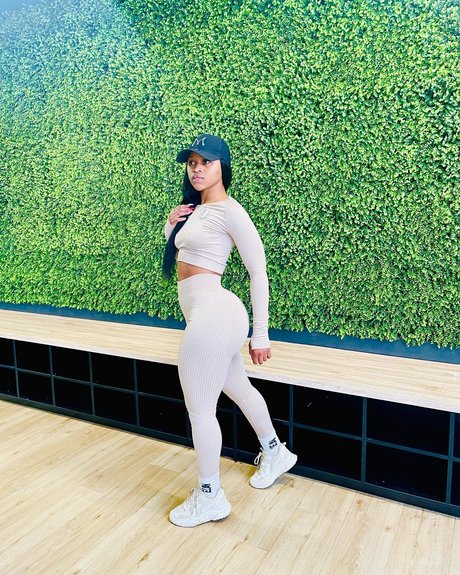 Sharon Gambu model naked picture