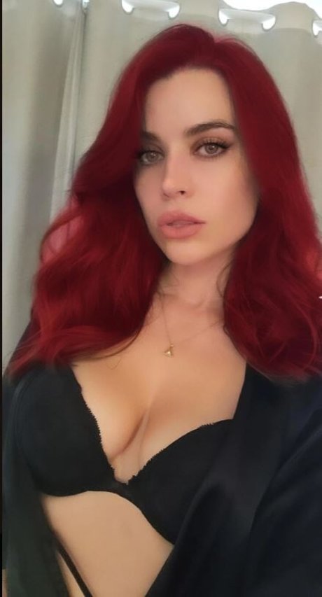 Stephanie Domet model xxx photo