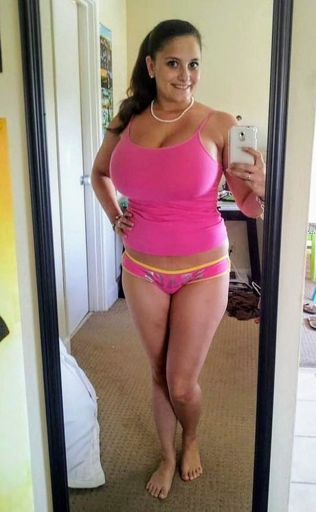 Avery Milla model pics