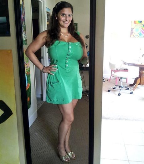 Avery Milla model picture