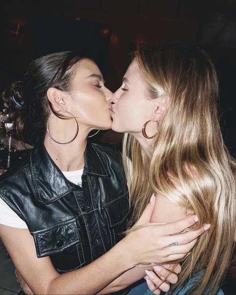 Scarlett Rose Leithold model erotic photos