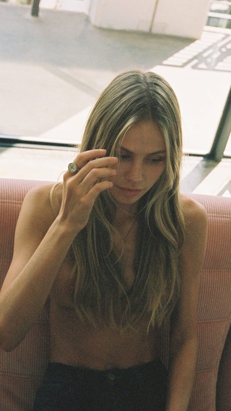 Scarlett Rose Leithold nude star pic