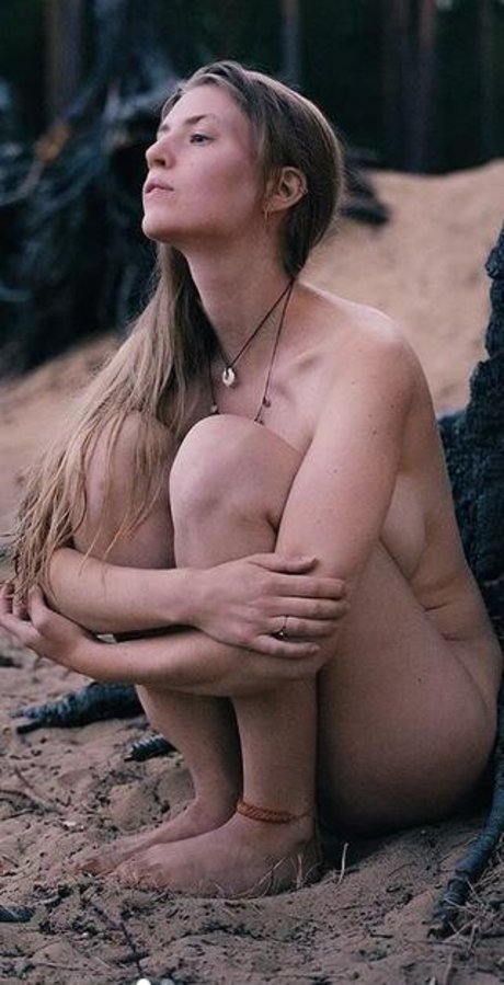 Agnes Verano nudes model pic