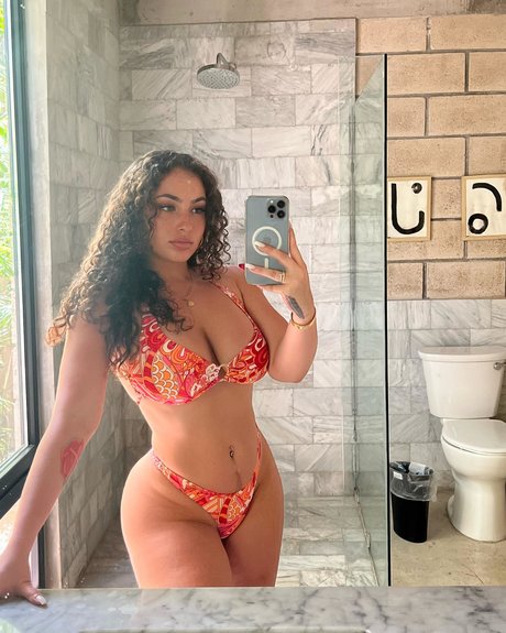 Ash Kash nude model picture