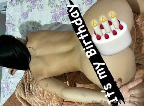 Riley Murray model top pic