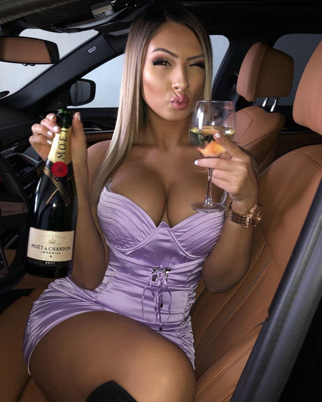 Vasilka Vazzzlegramm xxx pornstar archive