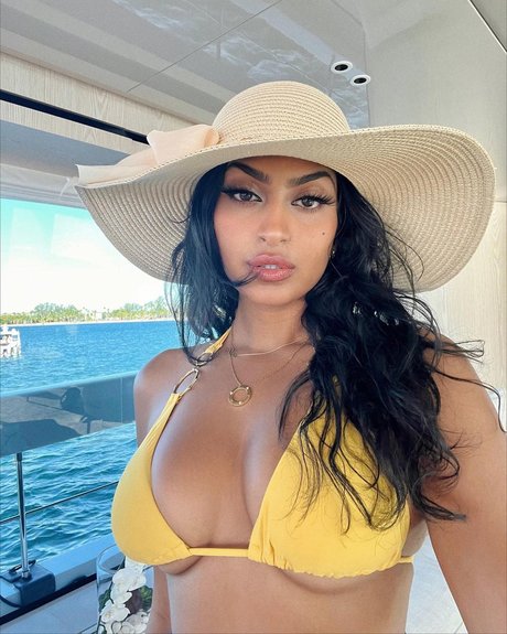 Shreya Arun_ naked actress photo