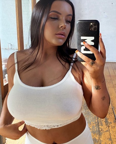 Courtney Maloney xxx pornstar picture