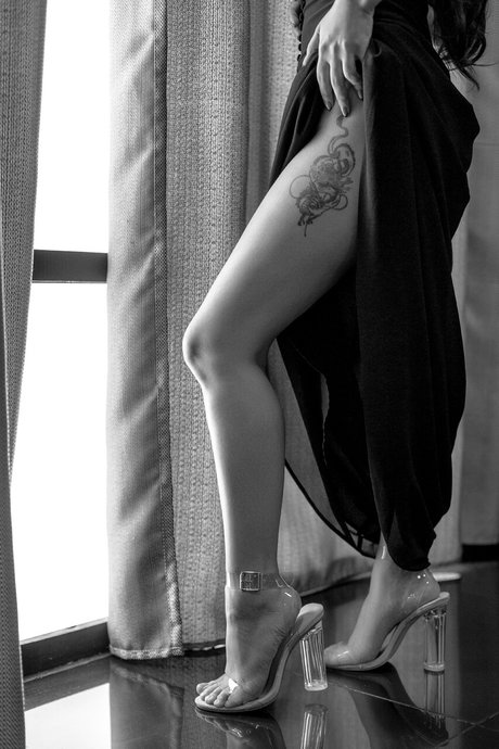 Dear Iris hot model picture