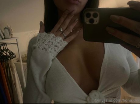 Fiona Duraku_ erotic model pic