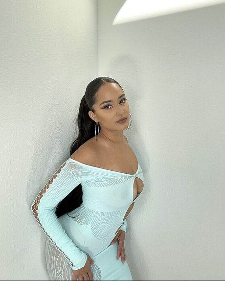 Kassandra Lee_ model top photo