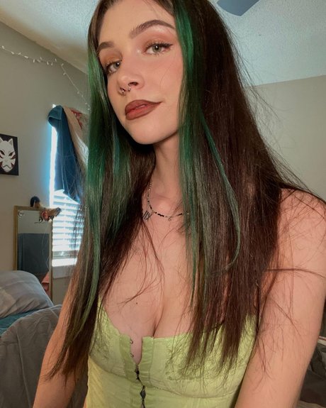 Akamerae_ model art galleries