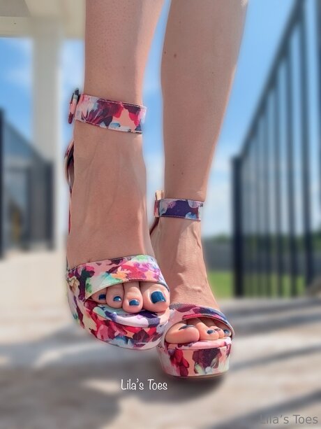 Lilas Toes high quality star galleries