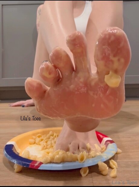 Lilas Toes model hot galleries