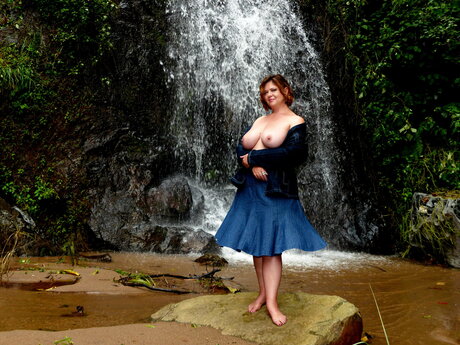 Nonnie 40dd sexy pornstar archive