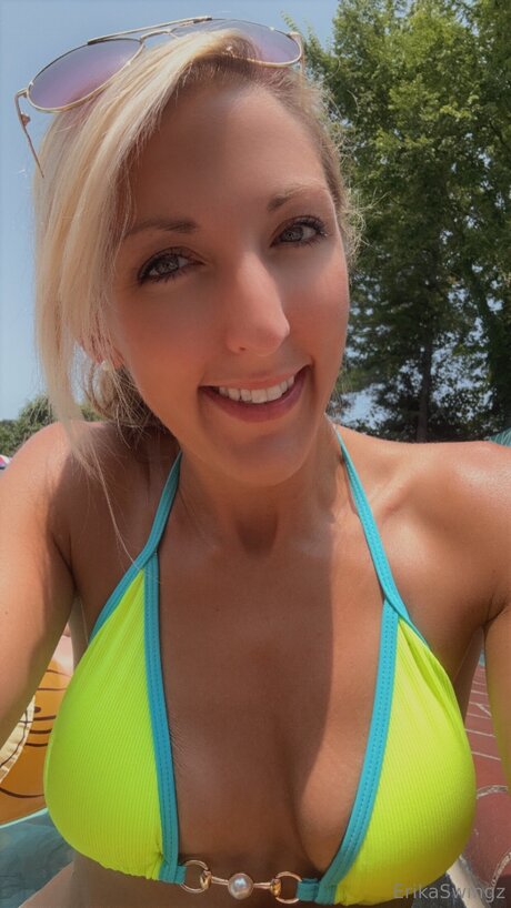 pink hair onlyfans top image