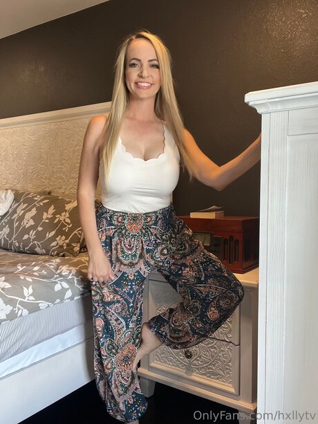 Hxllytv art actress photo