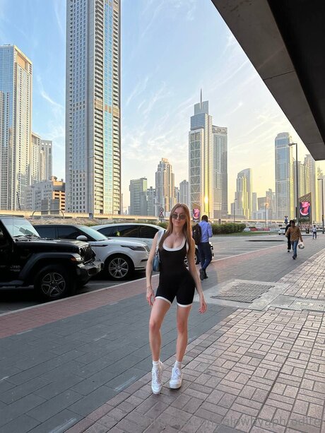 Glowbyaphrodite hot model img