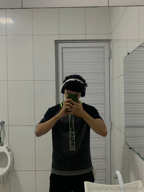 Ryckzi adult model picture