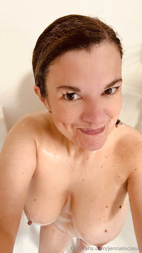 Jennaliscious naked model pictures