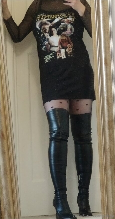 Piella nude pornstar pic