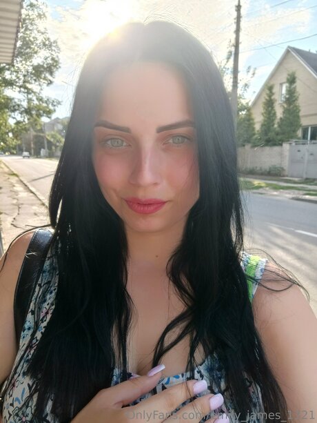 Emily Wealthy star sexy photo