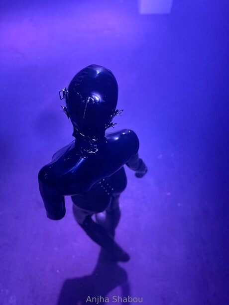 Anjhashabou sex model image