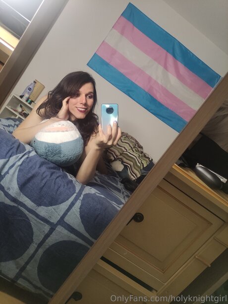 Holyknightgirl model free pictures