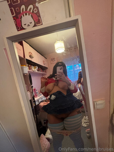 Nenabruises model best picture