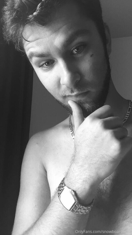 Snowboarder95 star naked pic