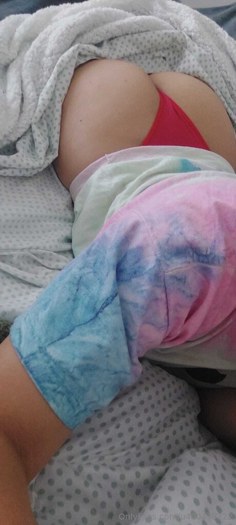 Jupompous nude star image