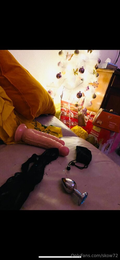 Skow72 nude model images