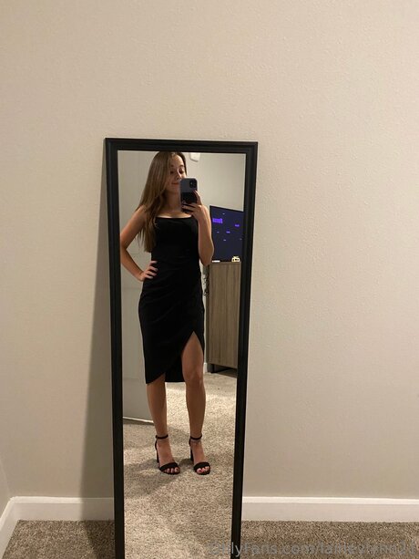 Laineylynn21 model hot images