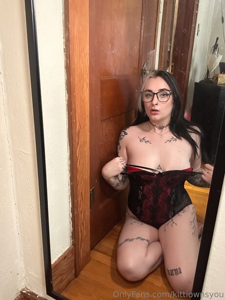 Kittiownsyou pornstar nude img