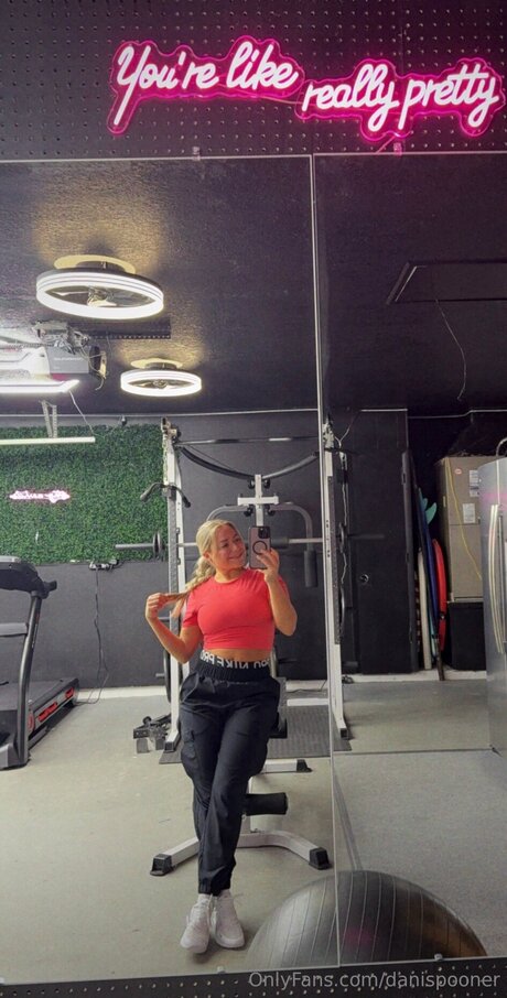 Dani Spooner sex model picture