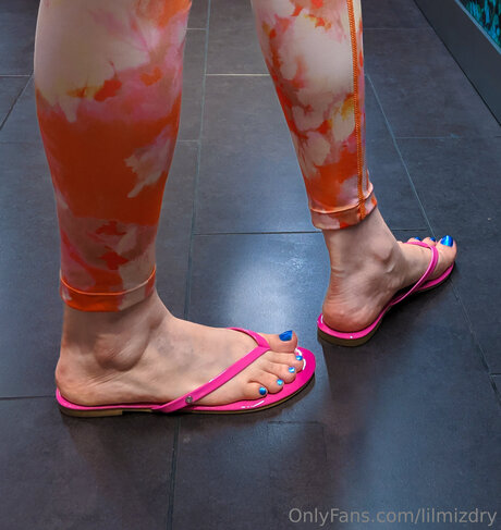 Lilmsdry naked model img