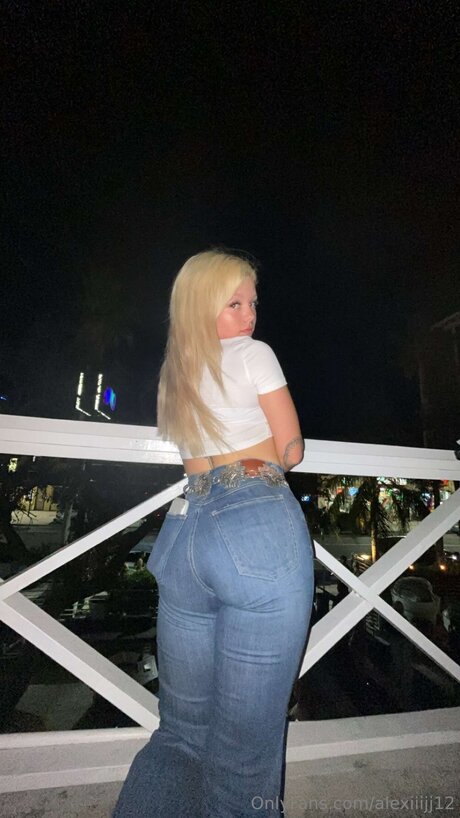 Alexiiijj12 star pornographic pic