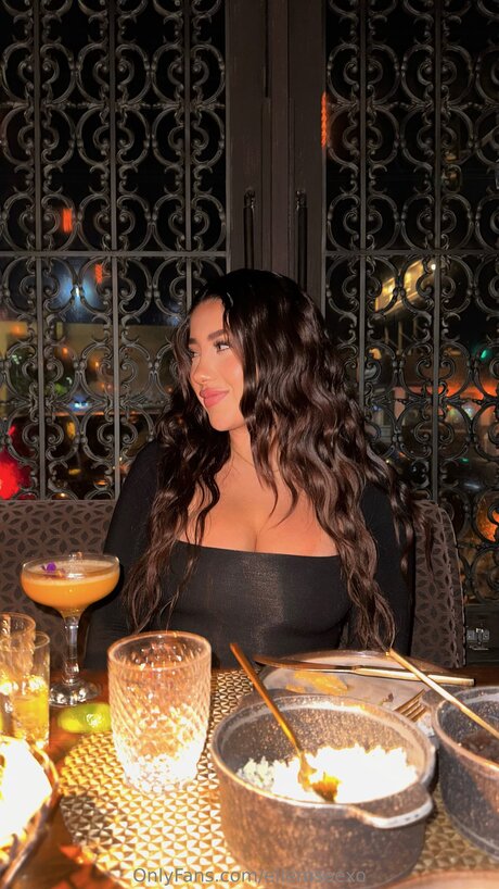 Elleluna pornstar nude pics