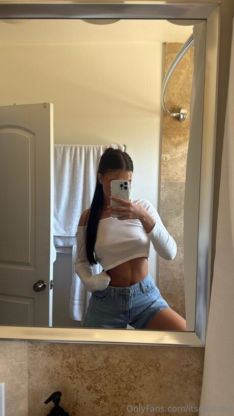 Itsellableu erotic pornstar photo