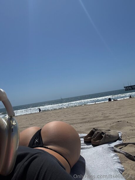 Itsellableu porn model photo