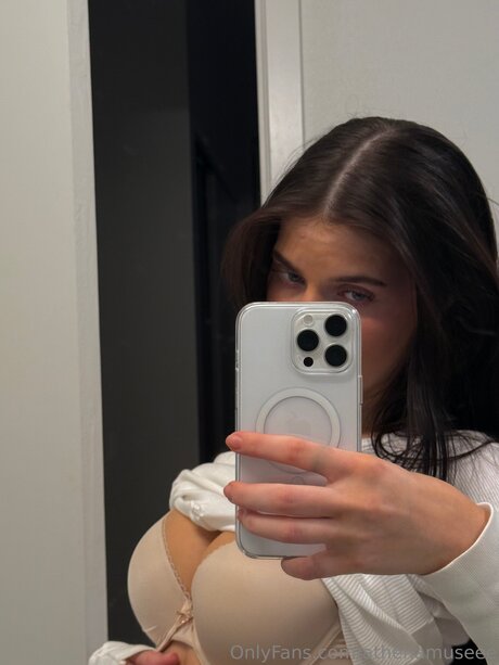 Itsellableu model nice photo