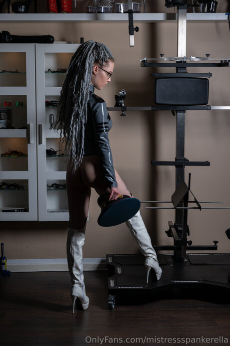 Mistressspankerella xxx model image