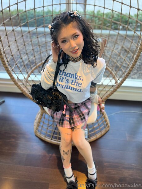 Fantomhoneyxlee model nice pic