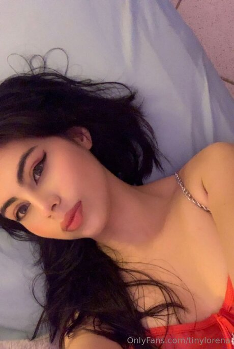 Tinylorena nude actress photo