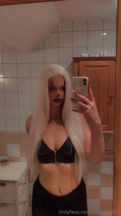 Moollyyx actress img