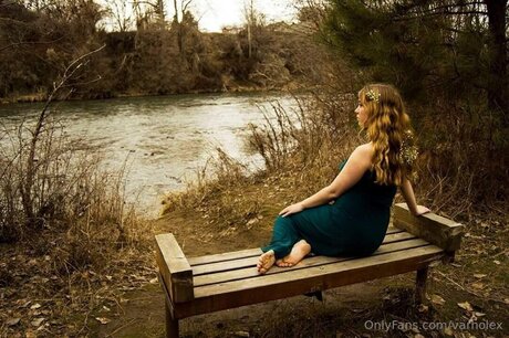 Varholex nude model picture